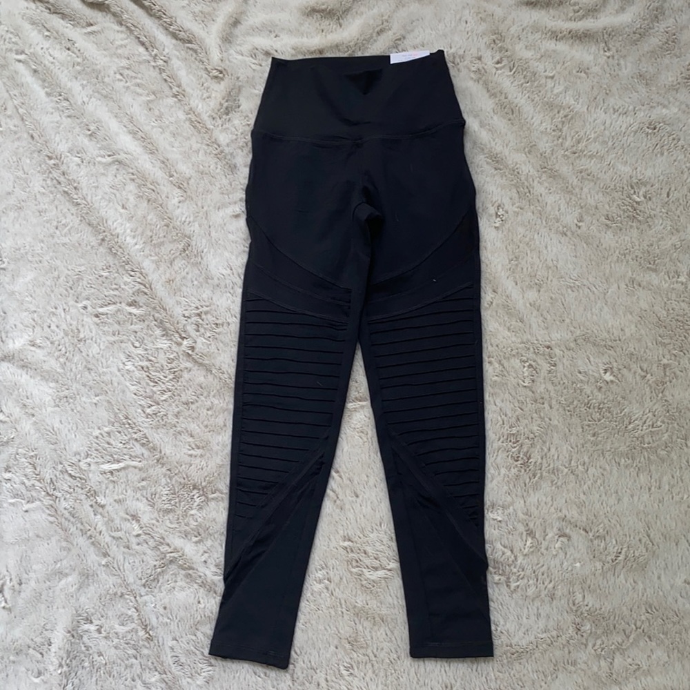 Black textured leggings